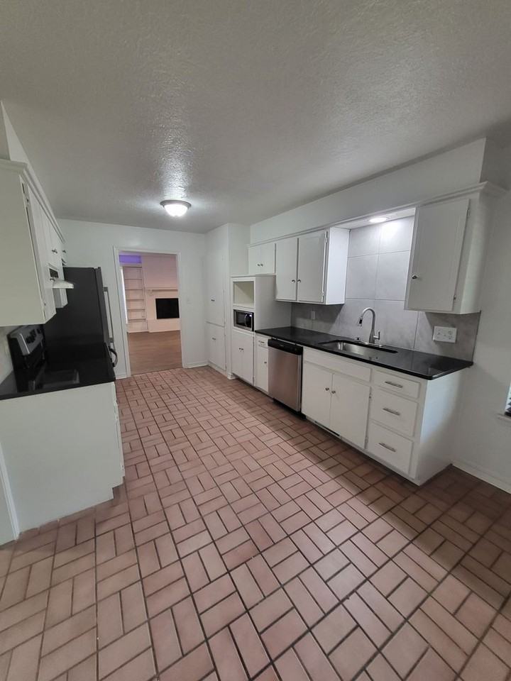 1305 Cherry Stone St - Photo 7 of 19