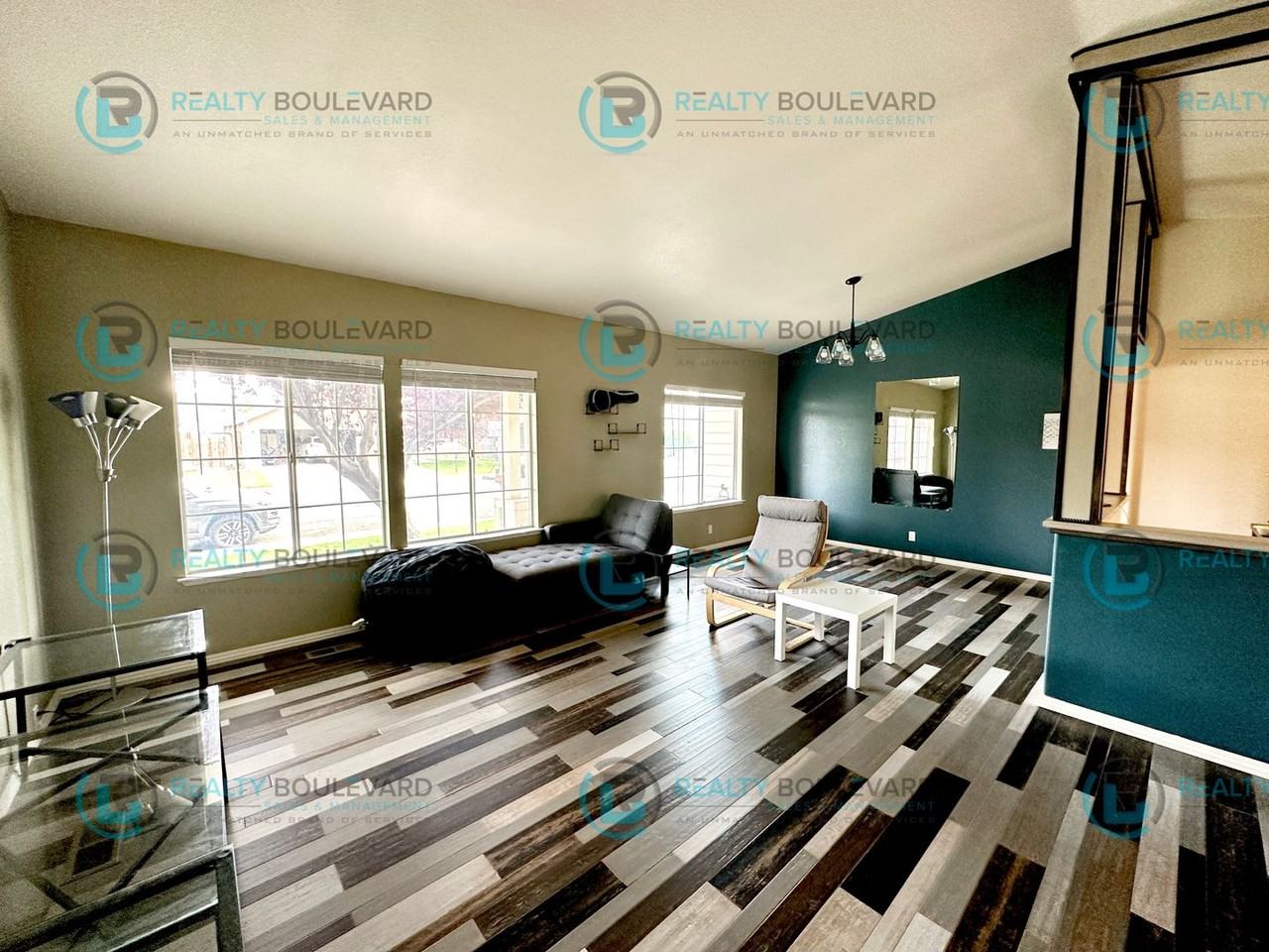 930 Del Sol St - Photo 5 of 27