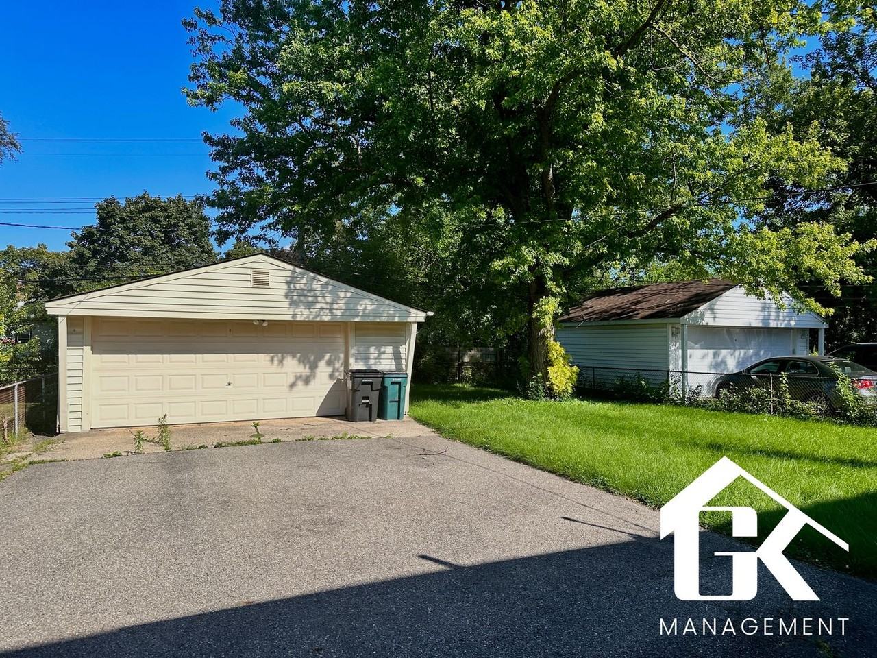 23120 Oneida St - Photo 2 of 22