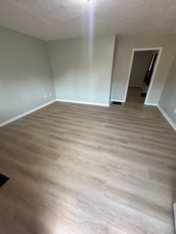 526 Vine St - Photo 2 of 12