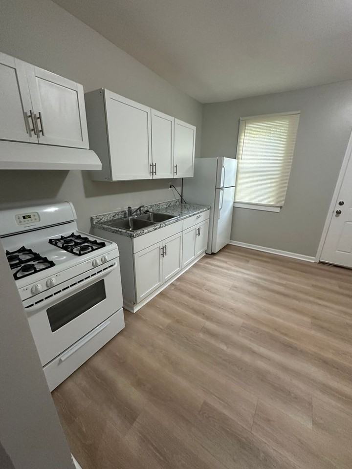 526 Vine St - Photo 5 of 12