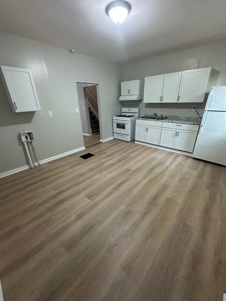 526 Vine St - Photo 6 of 12