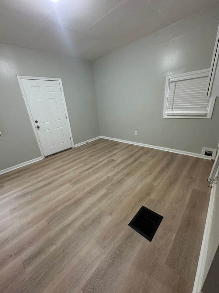 526 Vine St - Photo 7 of 12