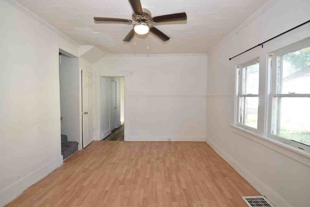 1140 Sorin St - Photo 6 of 32
