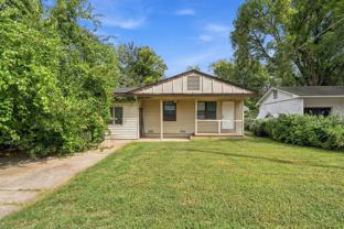 504 Se Elmhurst Ave - Photo 1 of 1