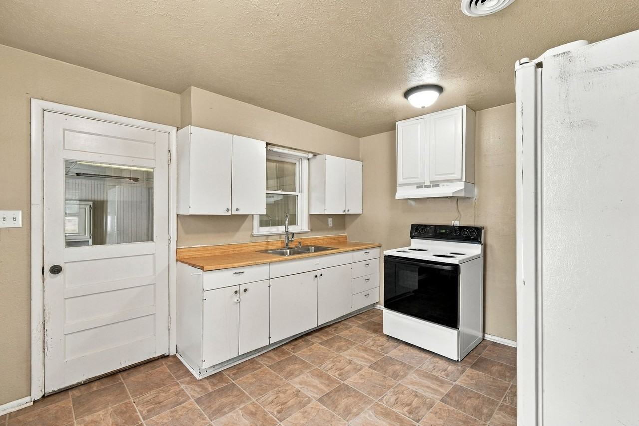 504 Se Elmhurst Ave - Photo 4 of 21