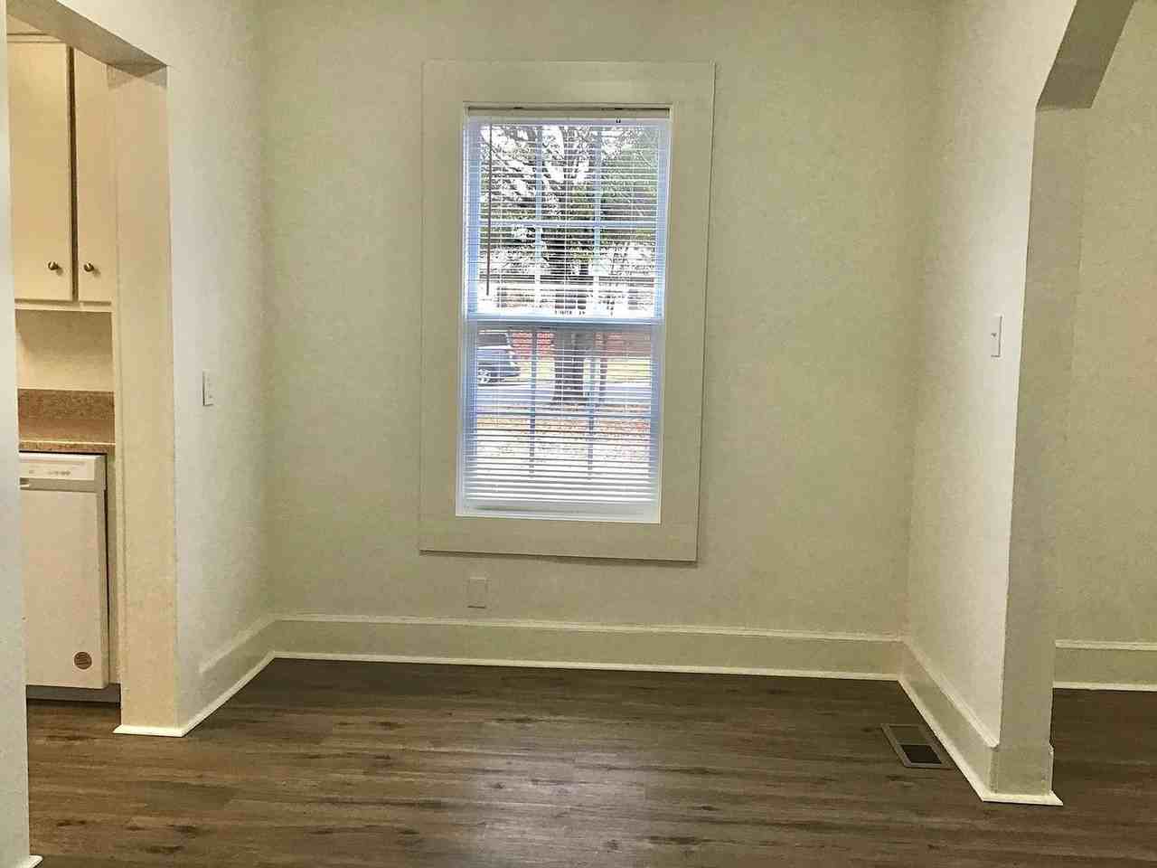 405 19th St E - Photo 5 of 23