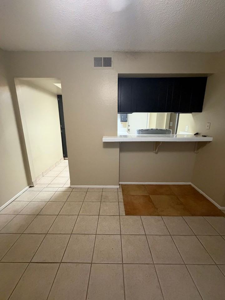 4801 Belle Ter - Photo 4 of 8