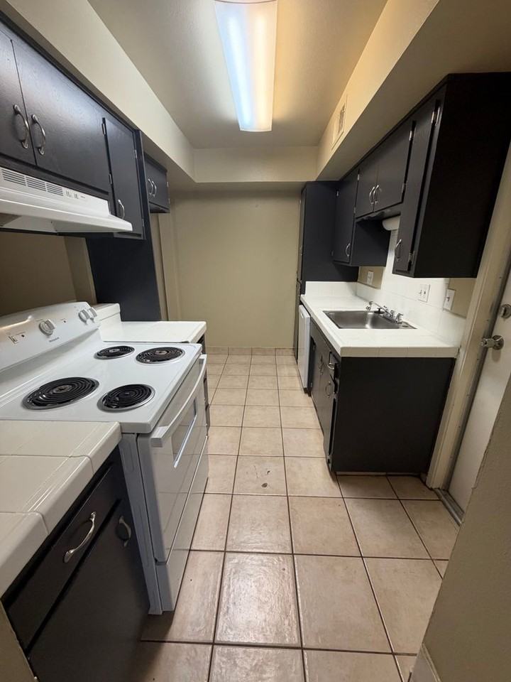 4801 Belle Ter - Photo 5 of 8