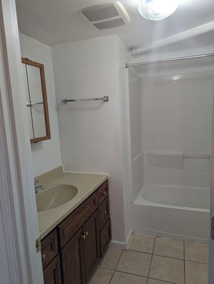 716 1st St #2 - Photo 4 of 4