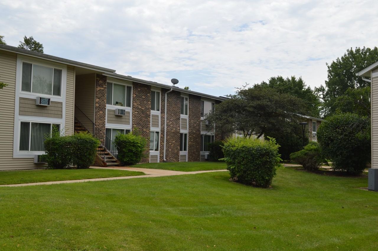 1100 Light Rd - Photo 2 of 16