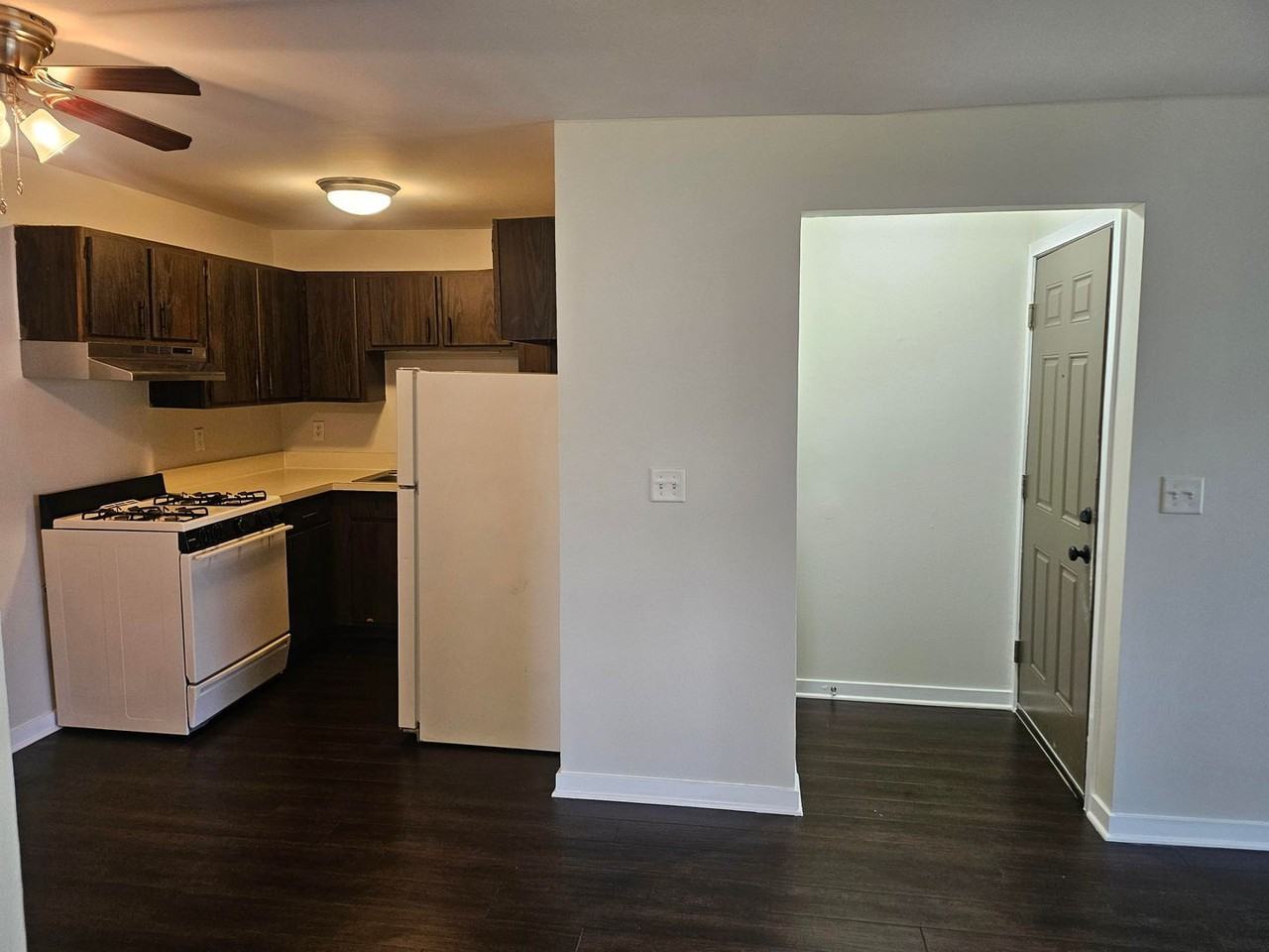 1100 Light Rd - Photo 4 of 16