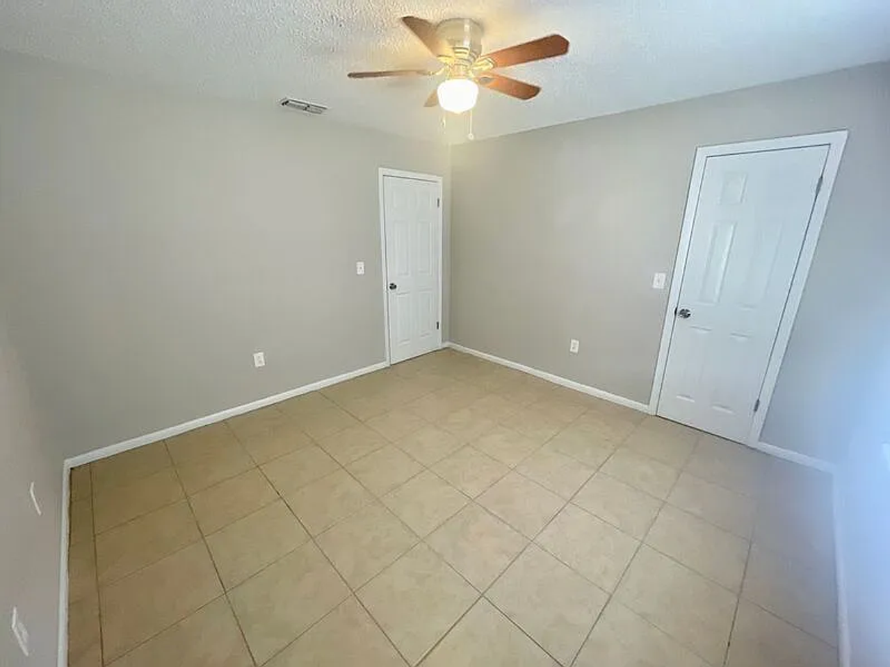 1627 Goodyear Ave #1 - Photo 3 of 5