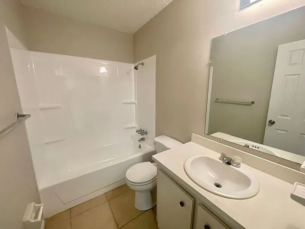1627 Goodyear Ave #1 - Photo 4 of 5