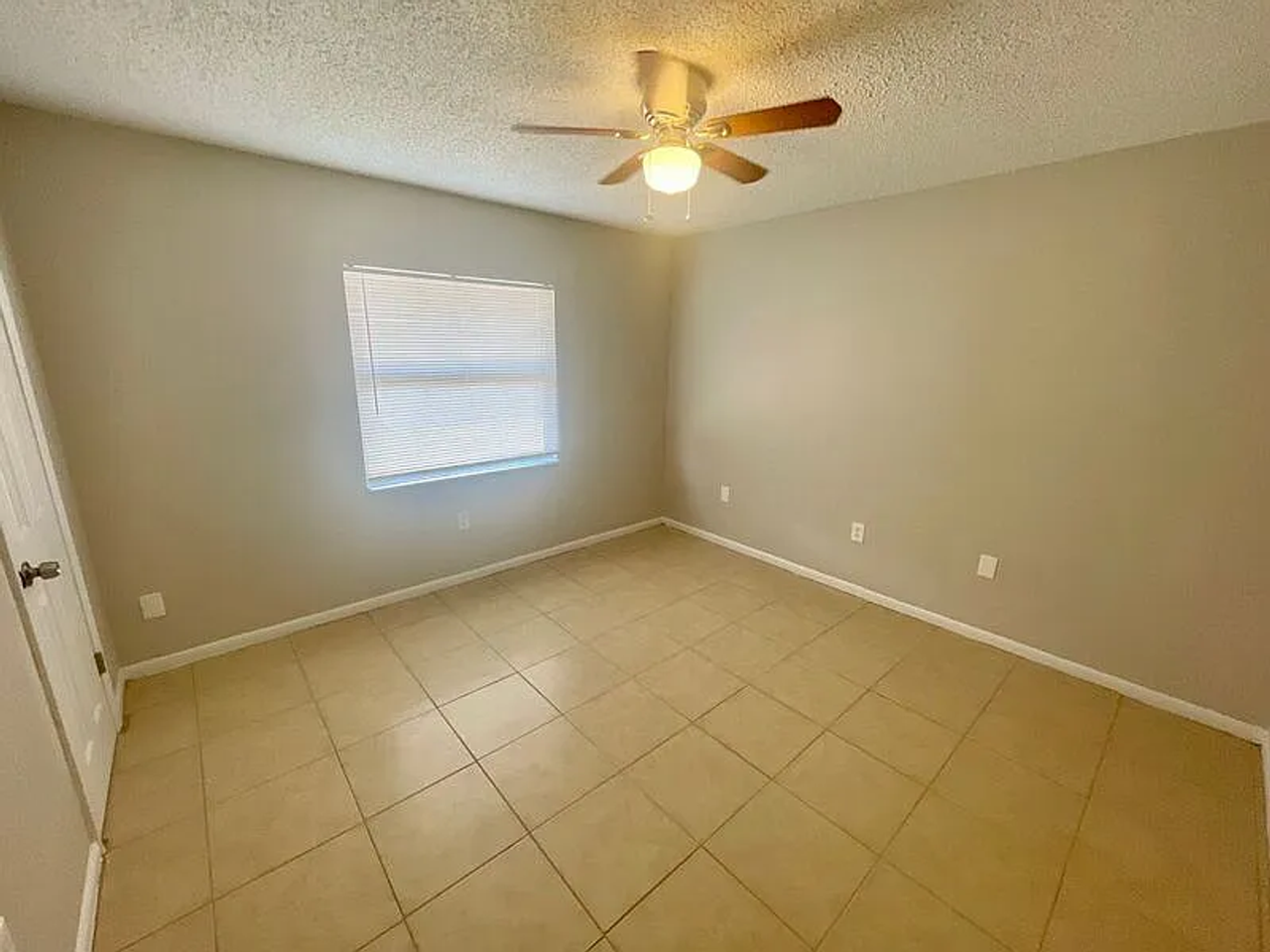 1627 Goodyear Ave #1 - Photo 5 of 5