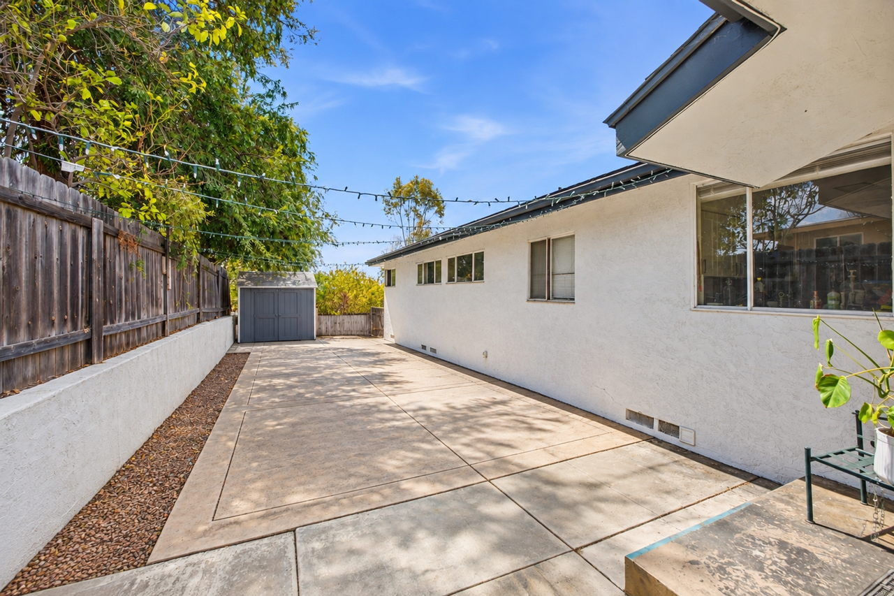 5449 Dorothy Dr - Photo 4 of 30