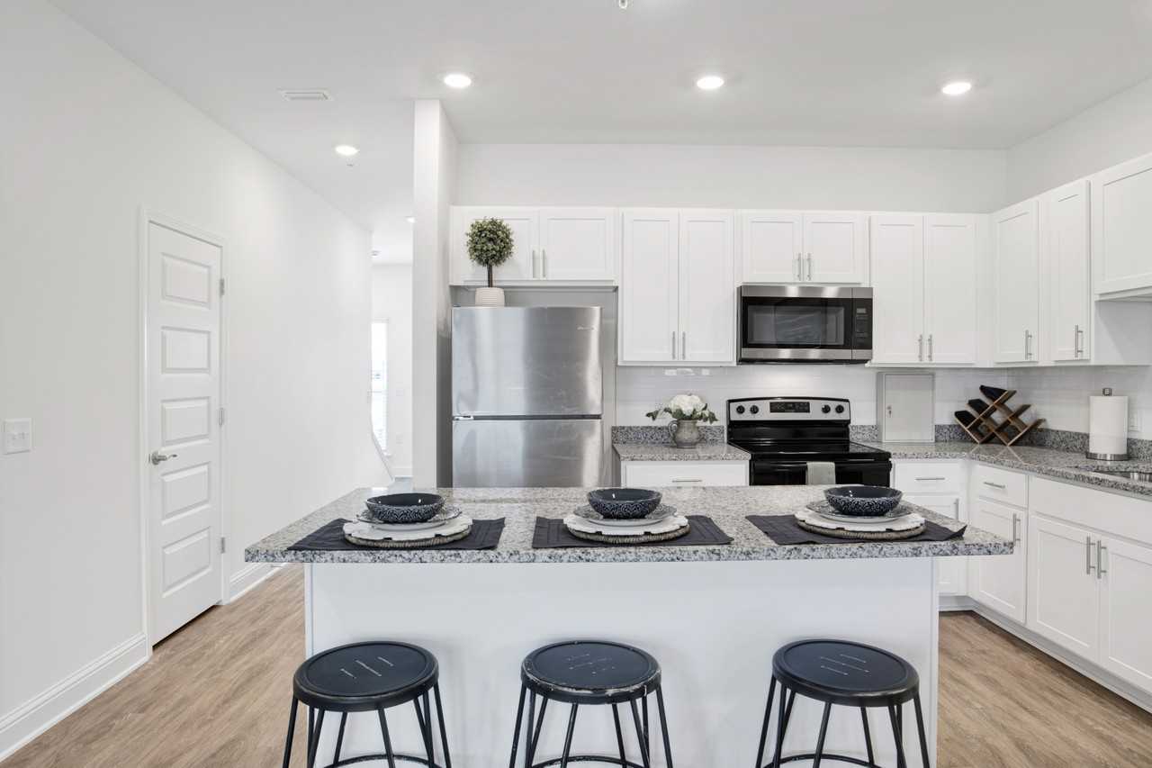 26995 Port Washington Ln #26995 - Photo 3 of 11
