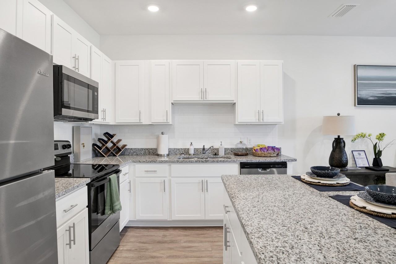 26995 Port Washington Ln #26995 - Photo 4 of 11