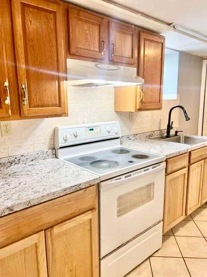47 Yale Ave - Photo 7 of 19