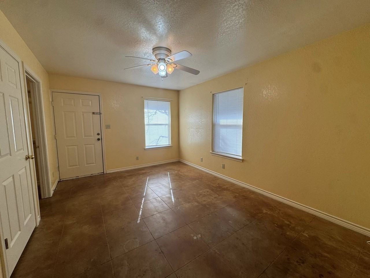 509 Lone Oak St #3 - Photo 4 of 11
