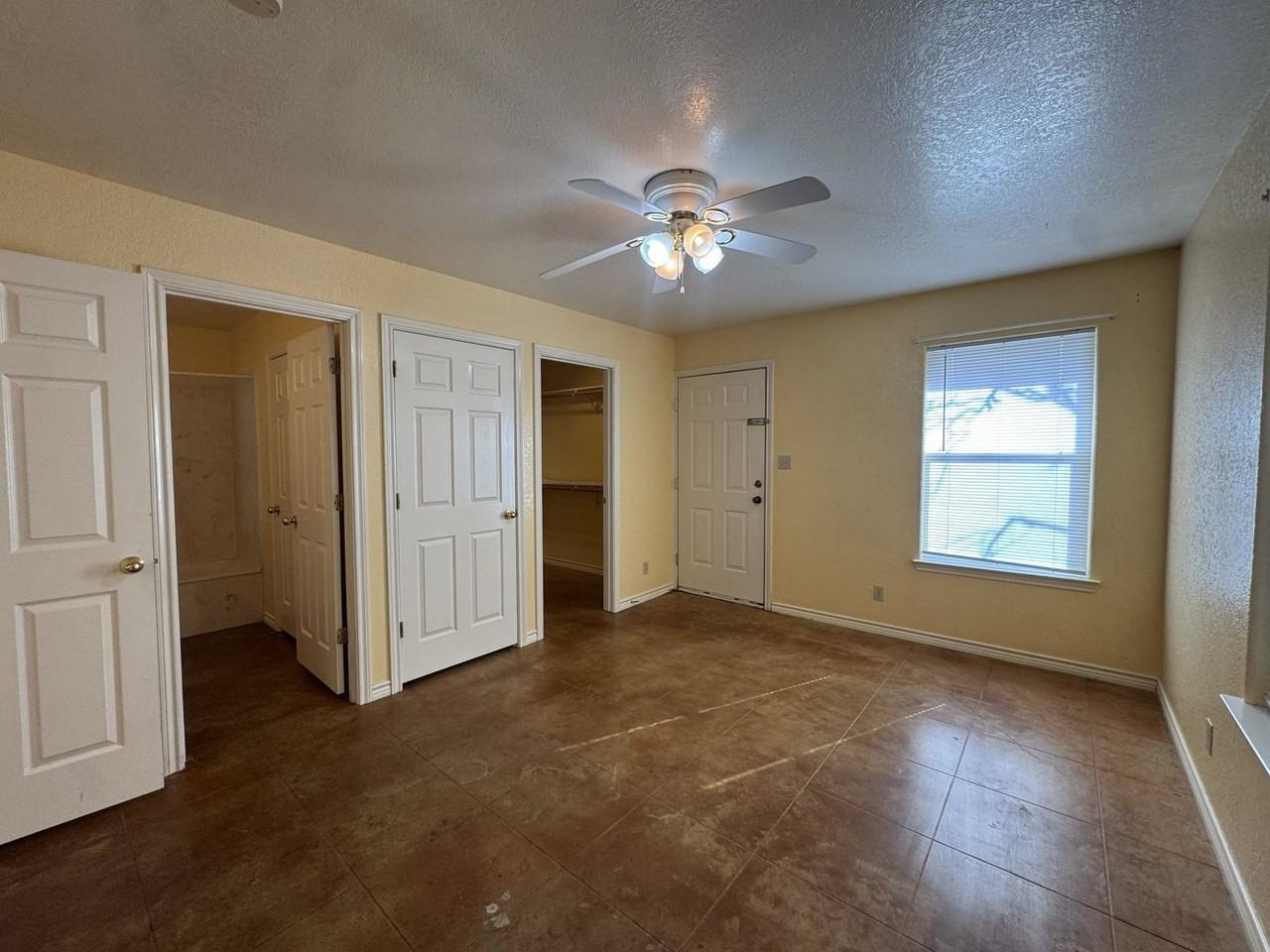 509 Lone Oak St #3 - Photo 5 of 11