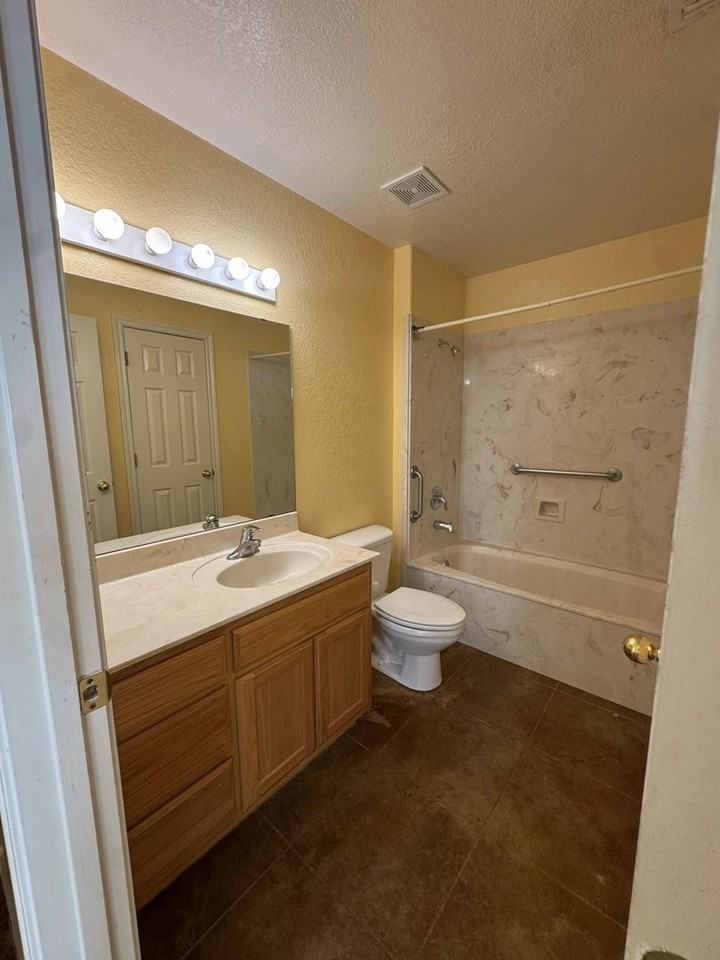 509 Lone Oak St #3 - Photo 6 of 11
