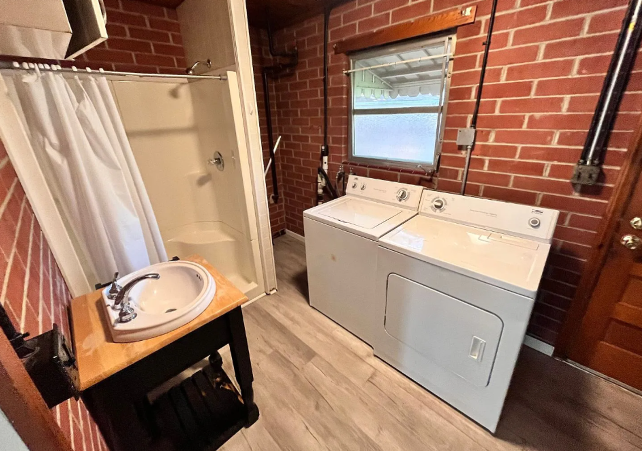 1705 Summit Dr - Photo 3 of 15