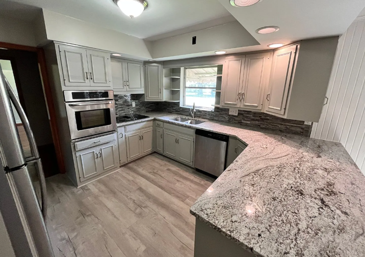 1705 Summit Dr - Photo 4 of 15