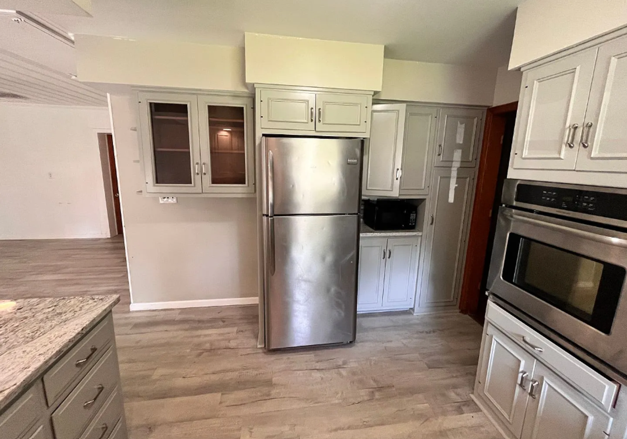 1705 Summit Dr - Photo 5 of 15