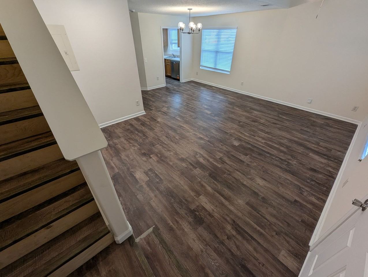 385 Bridgewater Cir - Photo 4 of 11