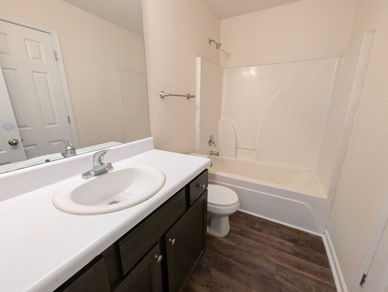 385 Bridgewater Cir - Photo 6 of 11