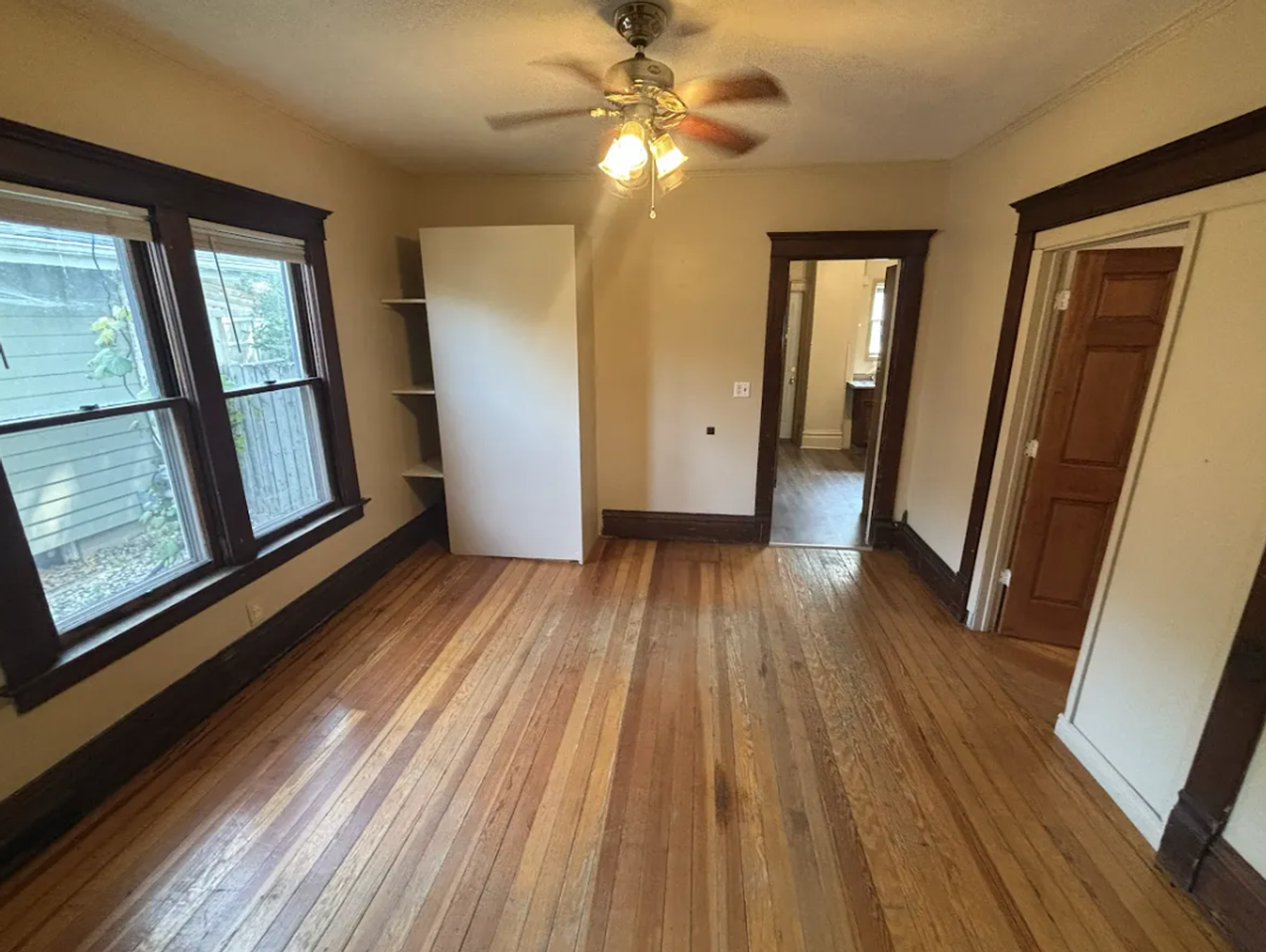 518 S Lucas St - Photo 3 of 18