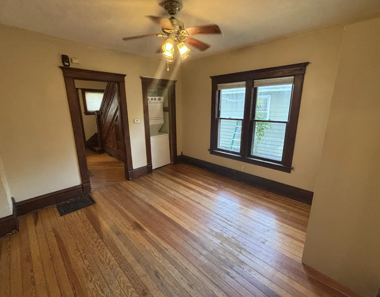 518 S Lucas St - Photo 4 of 18