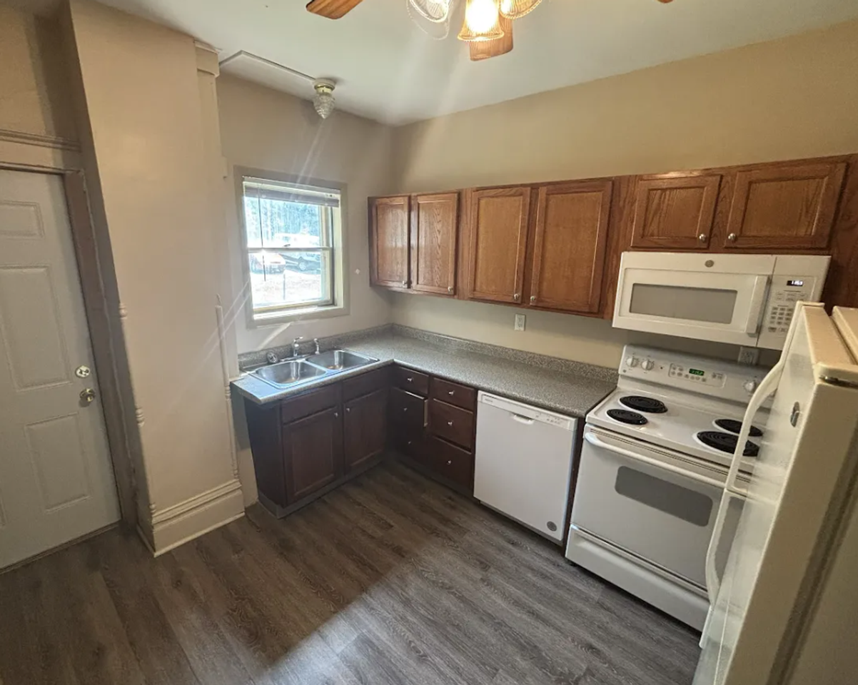 518 S Lucas St - Photo 7 of 18