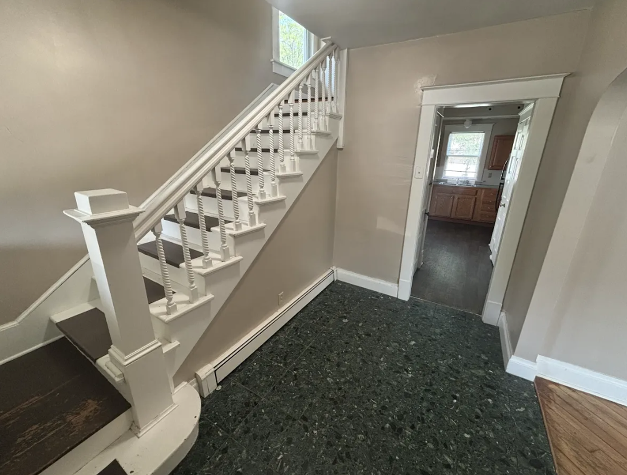 806 Bowery St - Photo 2 of 17