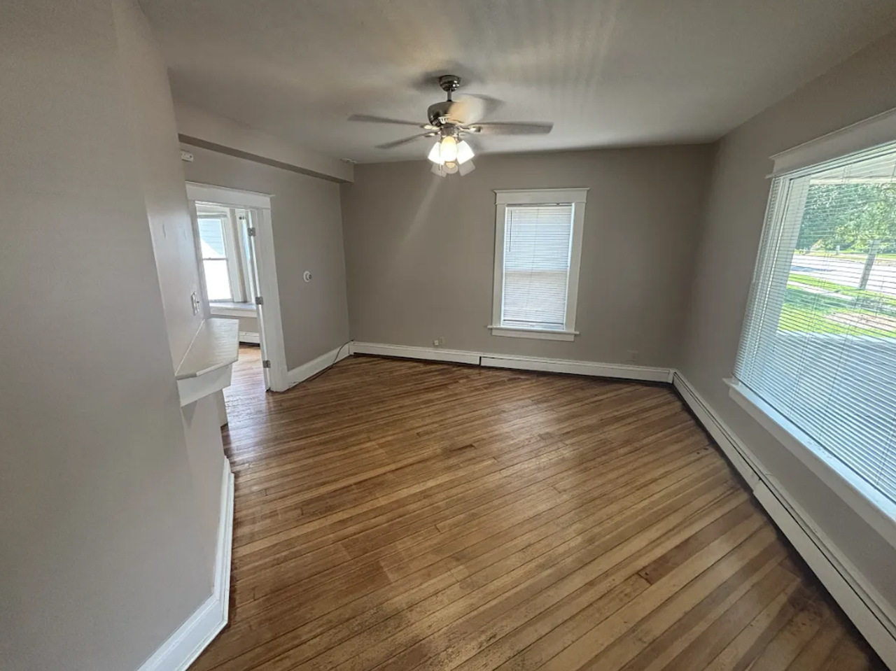 806 Bowery St - Photo 3 of 17