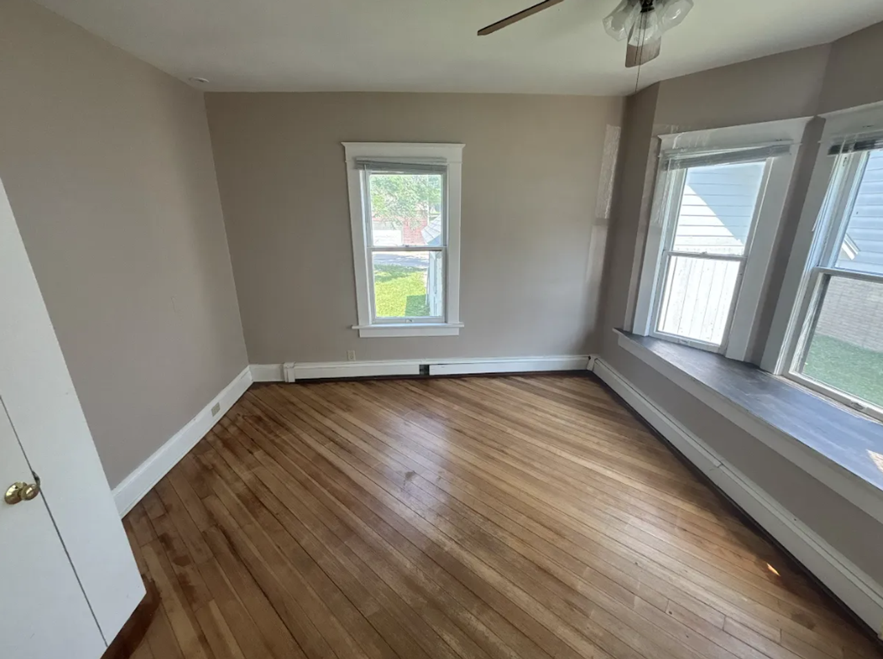 806 Bowery St - Photo 5 of 17