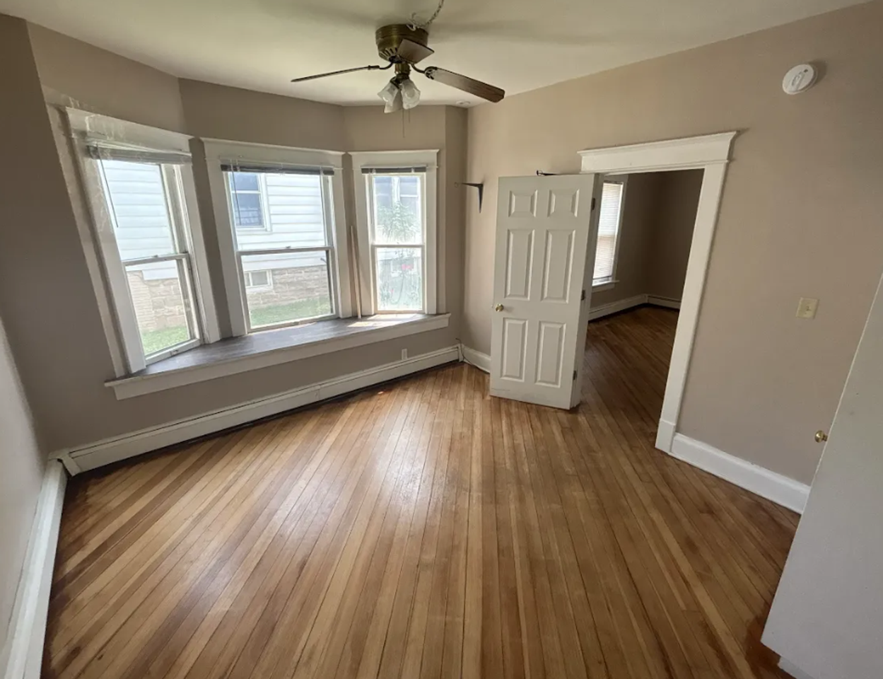 806 Bowery St - Photo 6 of 17