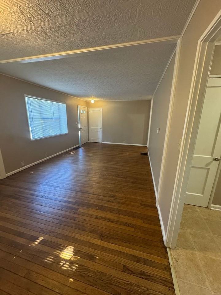 158 E Stadium Ave - Photo 5 of 17