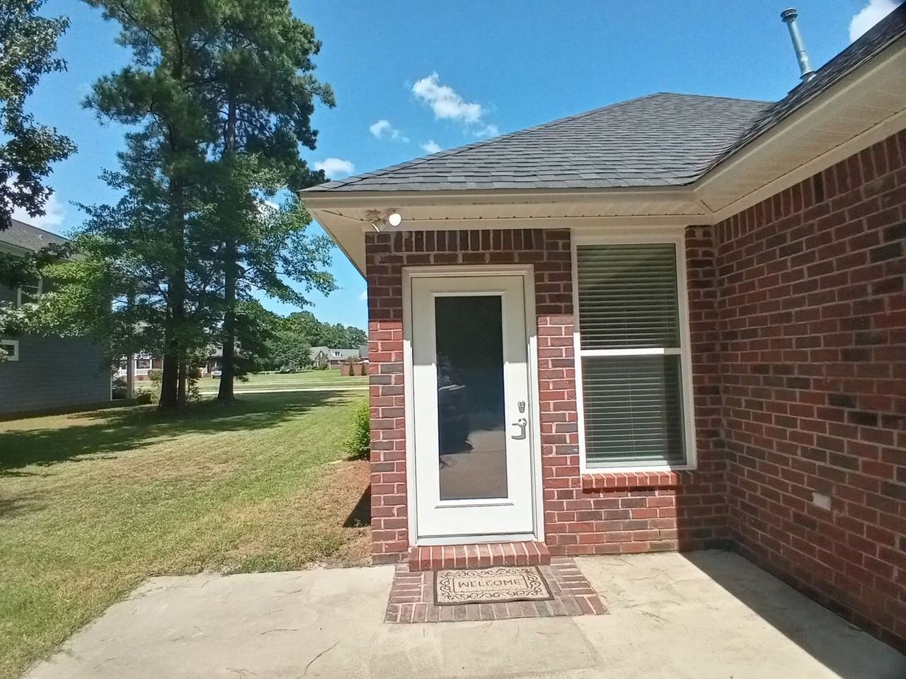 370 Veranda Dr - Photo 2 of 34