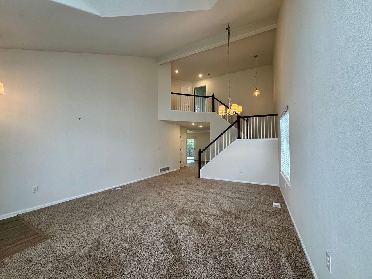 10189 Woodrose Ct - Photo 3 of 35