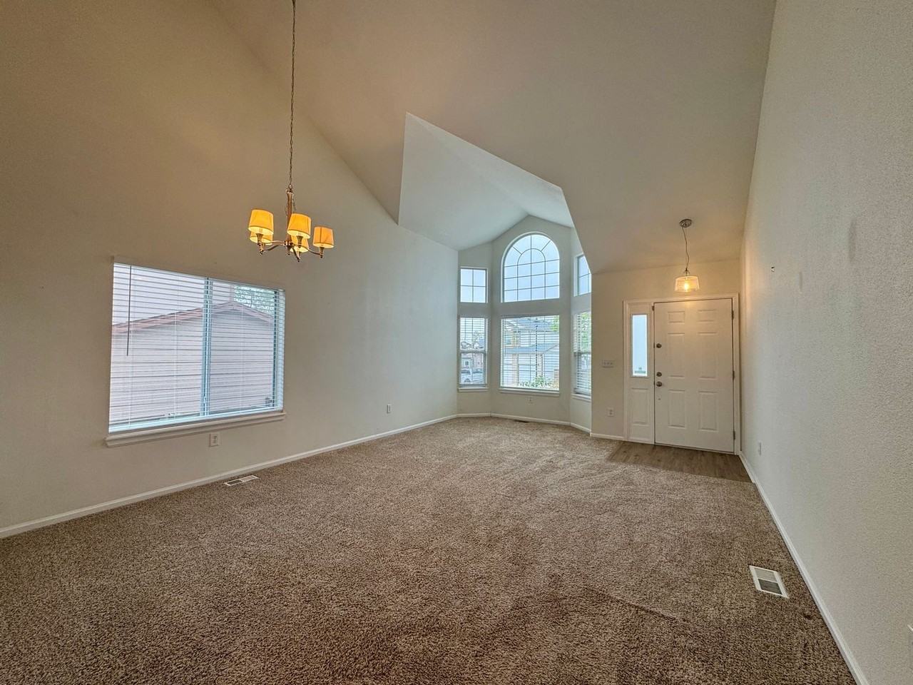 10189 Woodrose Ct - Photo 4 of 35