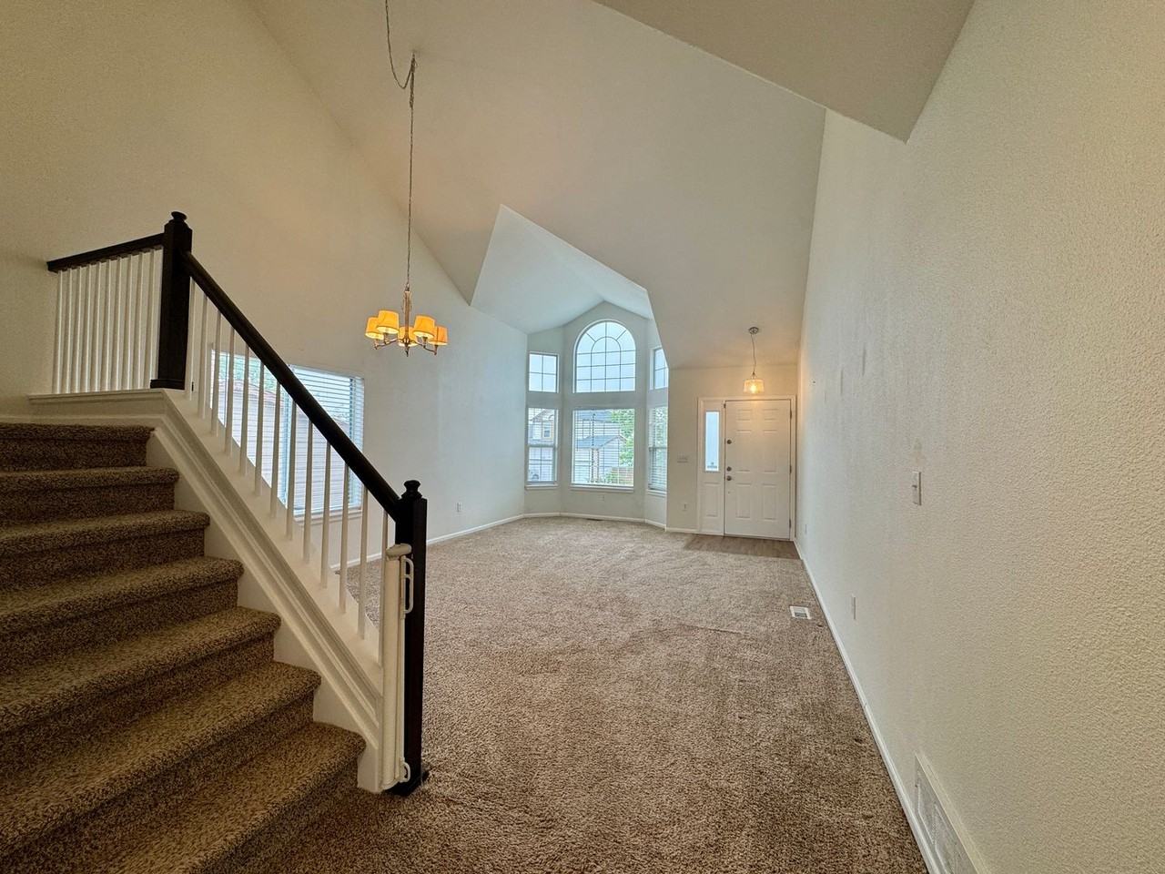 10189 Woodrose Ct - Photo 5 of 35