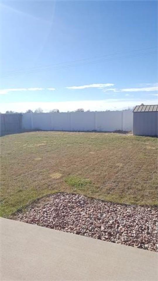 2409 Bearwood Ave - Photo 3 of 10