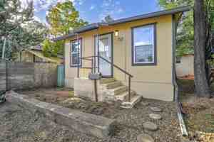 featured image of 715 W Gurley St