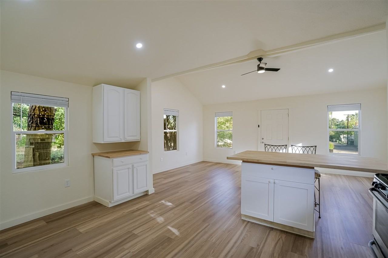715 W Gurley St - Photo 5 of 19