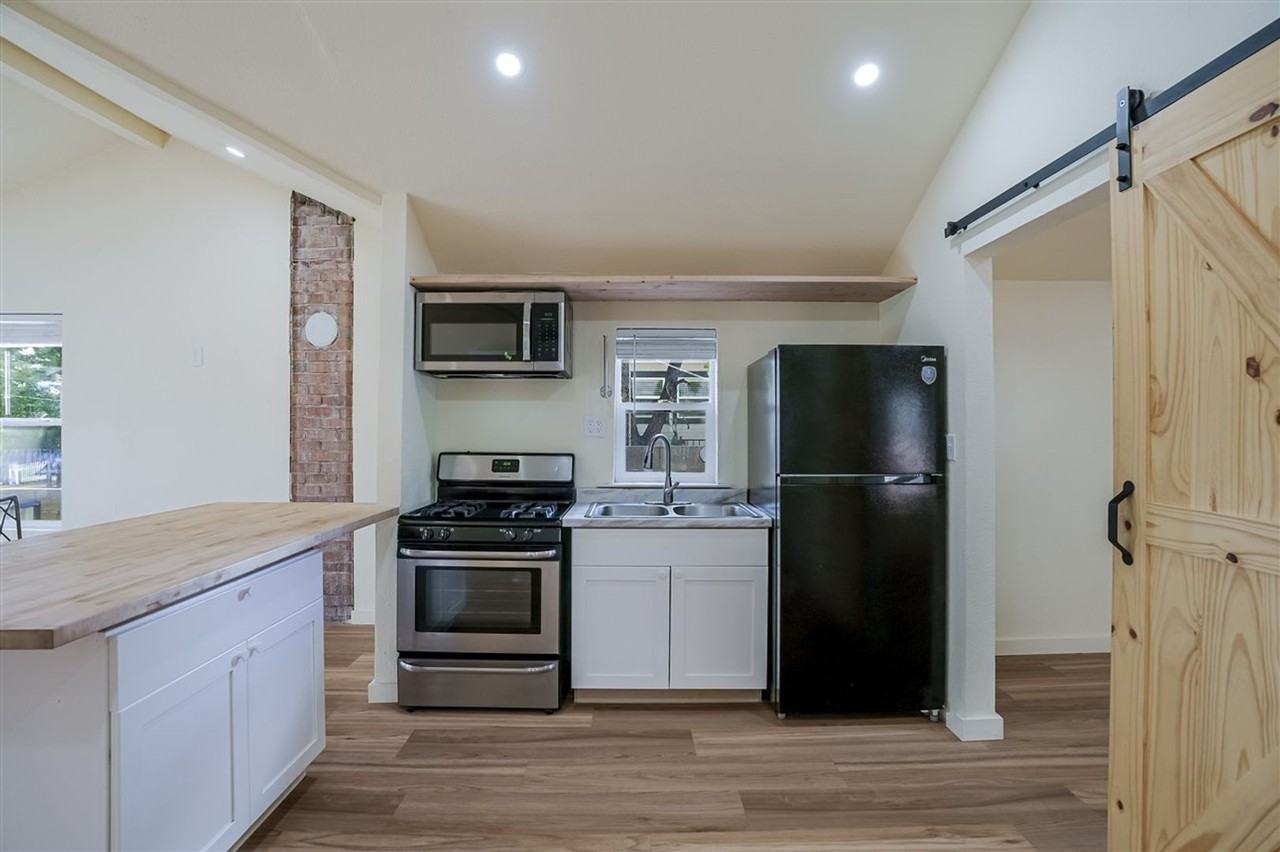 715 W Gurley St - Photo 6 of 19