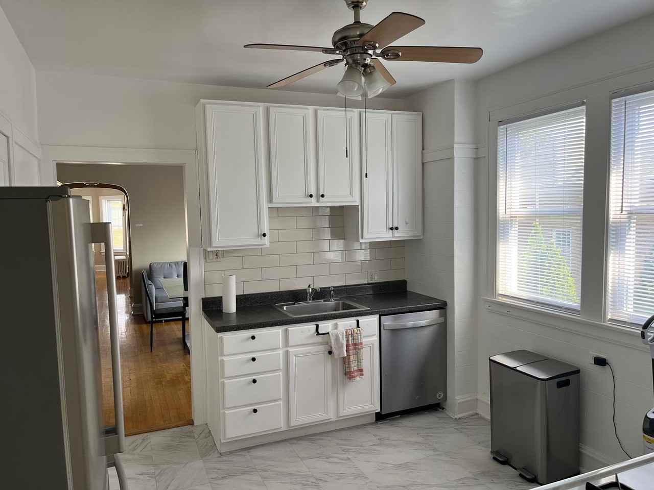 5638 N Richmond St - Photo 4 of 12
