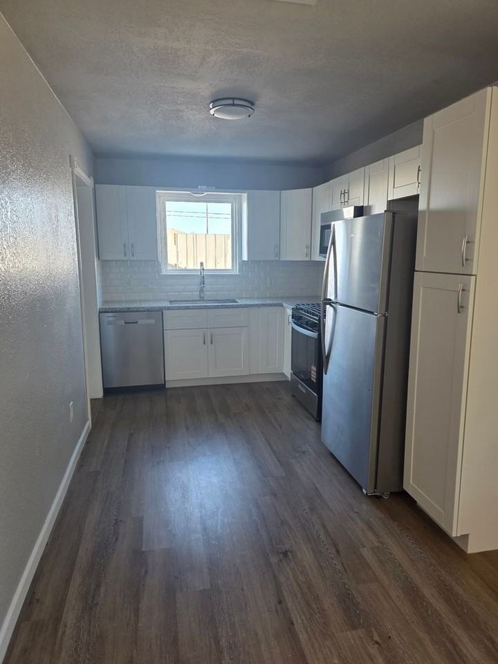 7403 Globe Ave - Photo 2 of 22