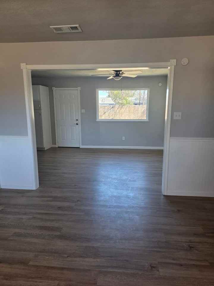 7403 Globe Ave - Photo 6 of 22